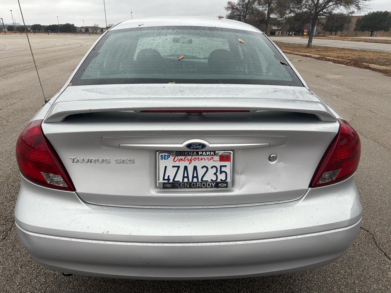 Ford Taurus 4dr Sdn SES Deluxe 2002