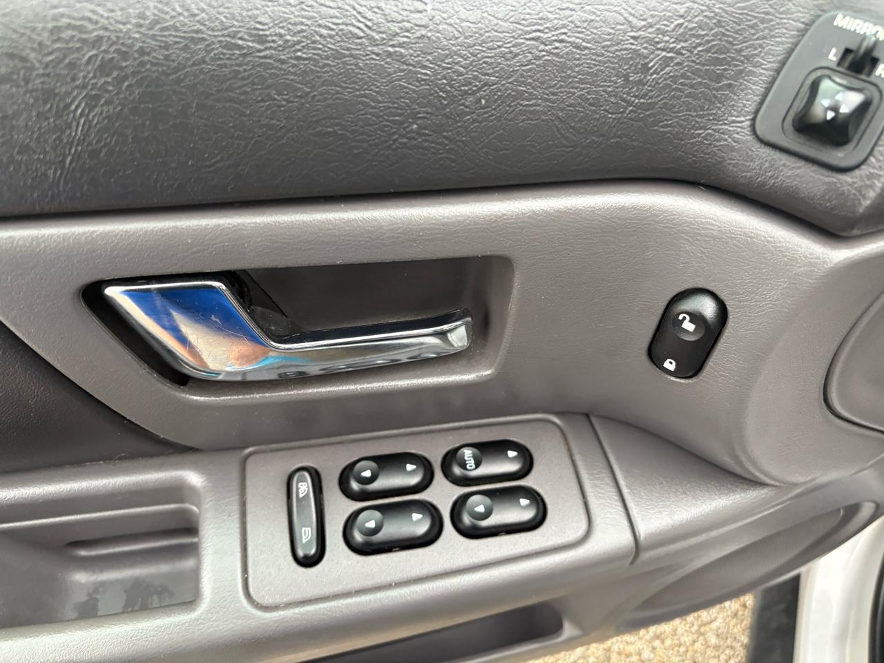 Ford Taurus 4dr Sdn SES Deluxe 2002