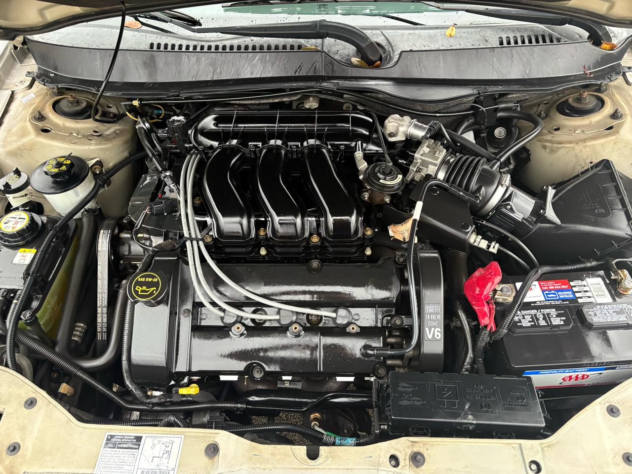 Ford Taurus 4dr Sdn SES Deluxe 2002