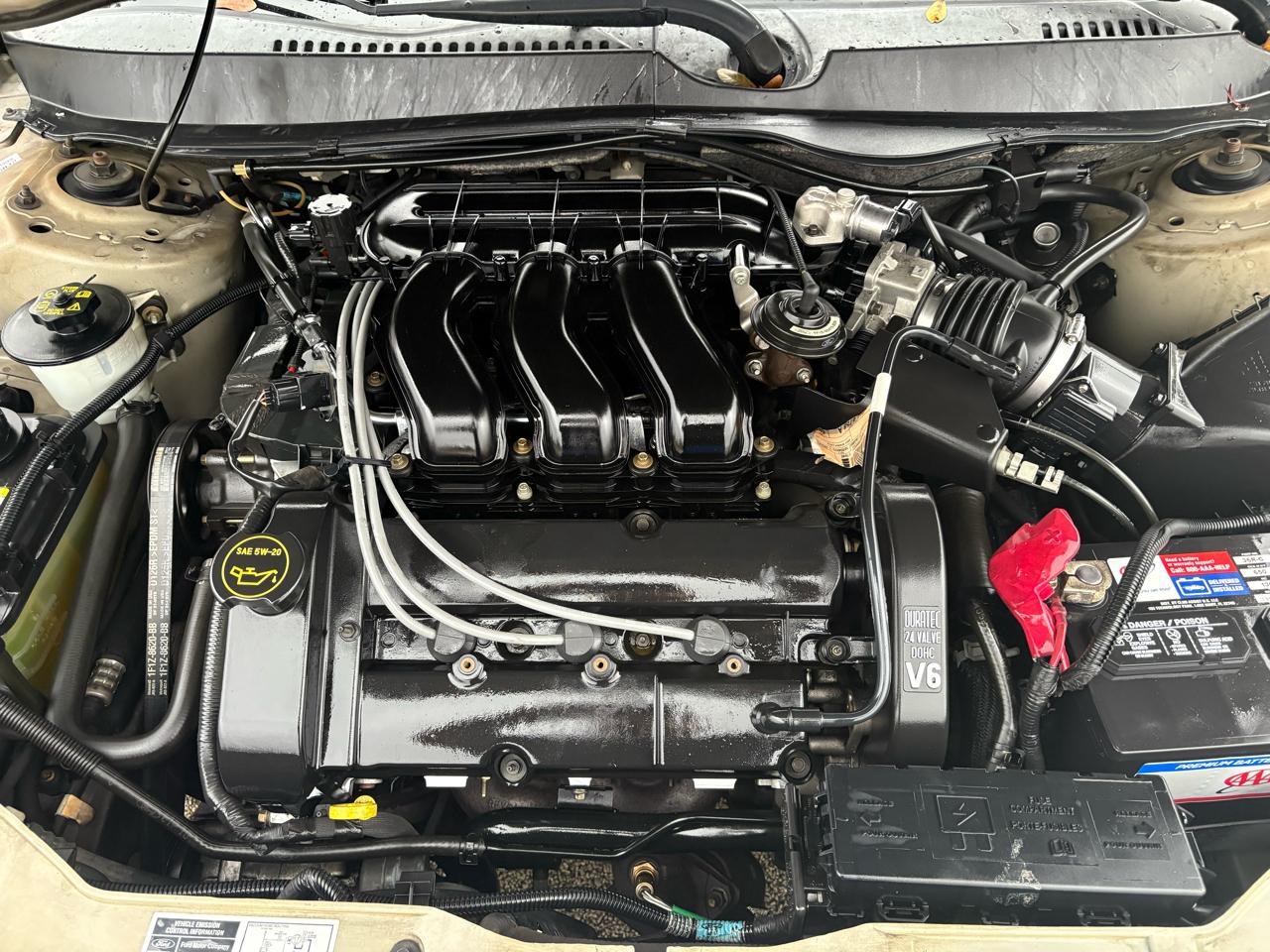 Ford Taurus 4dr Sdn SES Deluxe 2002