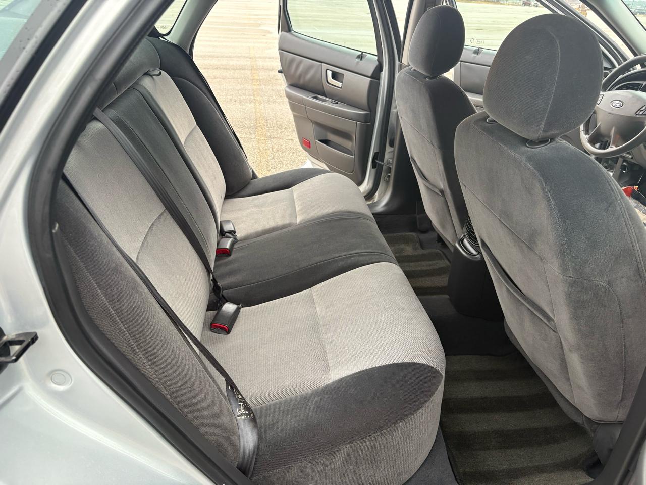 Ford Taurus 4dr Sdn SES Deluxe 2002