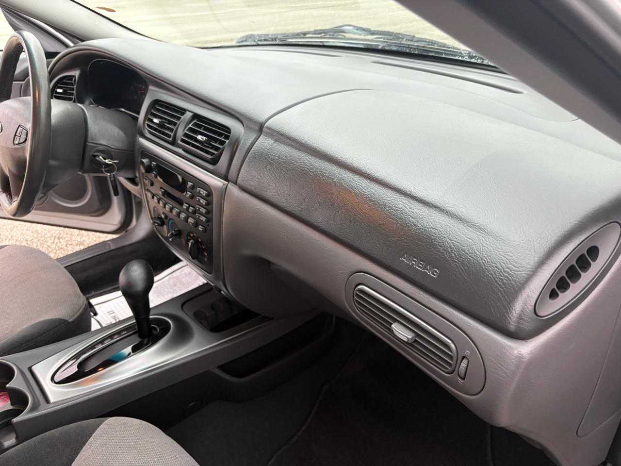 Ford Taurus 4dr Sdn SES Deluxe 2002