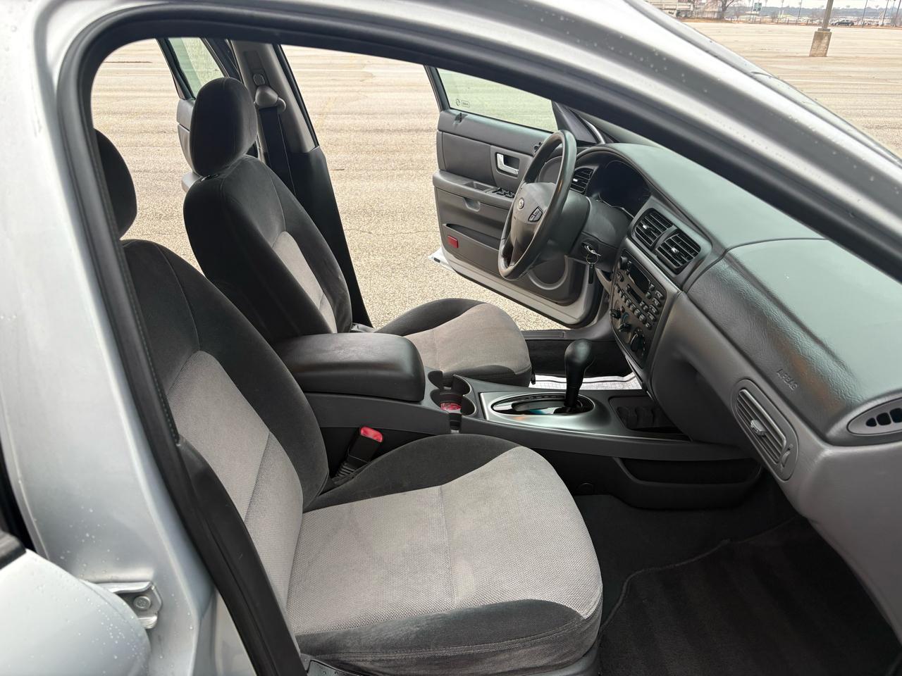 Ford Taurus 4dr Sdn SES Deluxe 2002