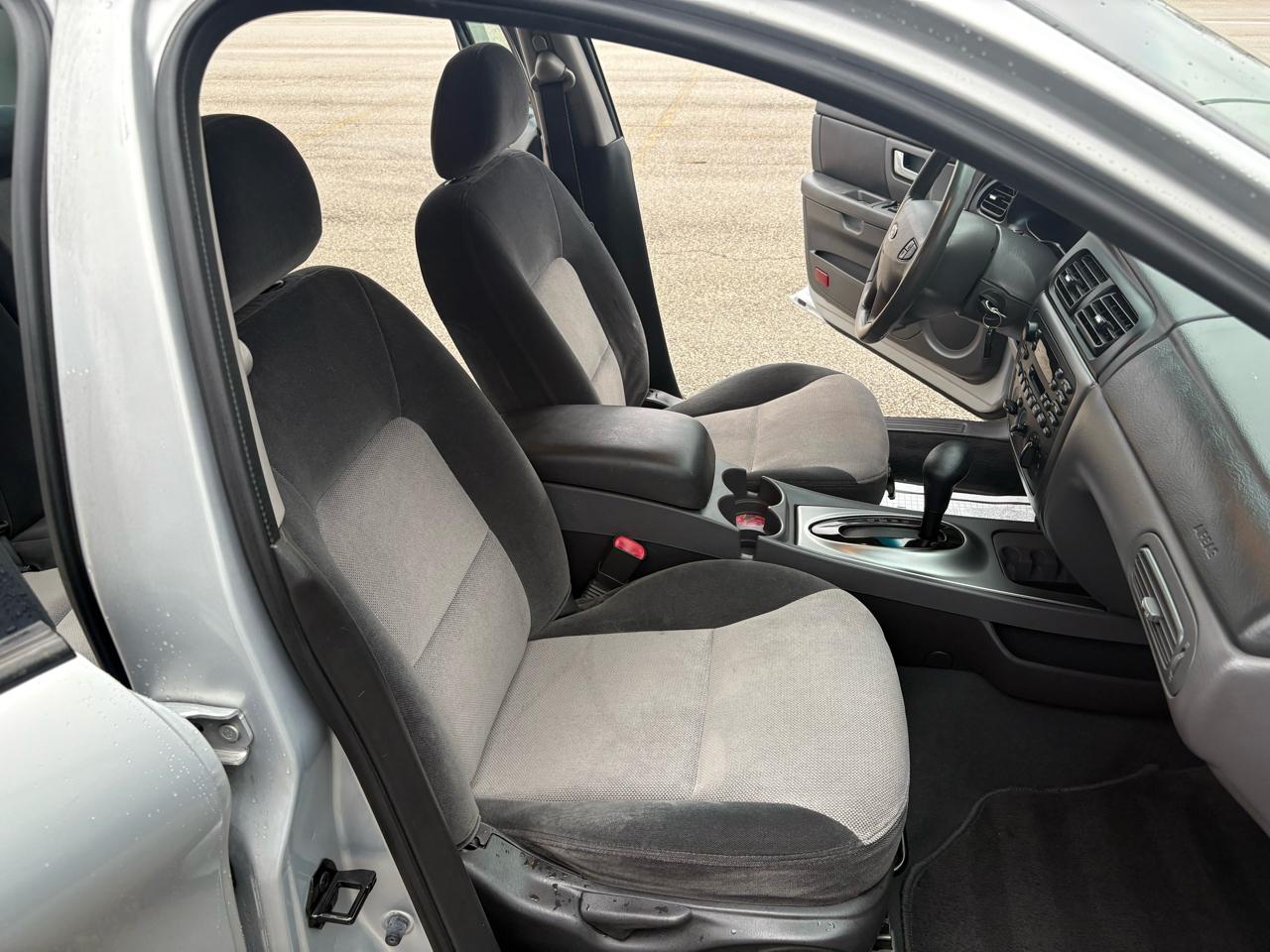 Ford Taurus 4dr Sdn SES Deluxe 2002