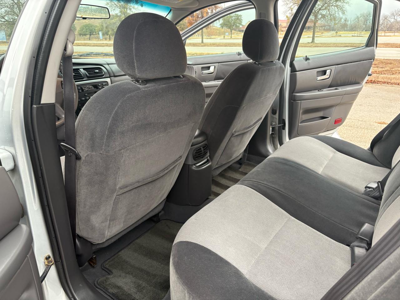 Ford Taurus 4dr Sdn SES Deluxe 2002