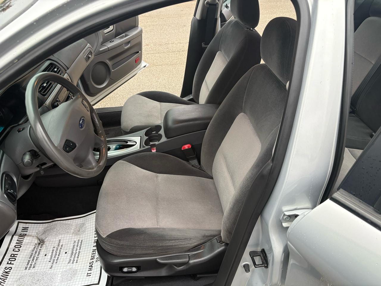 Ford Taurus 4dr Sdn SES Deluxe 2002