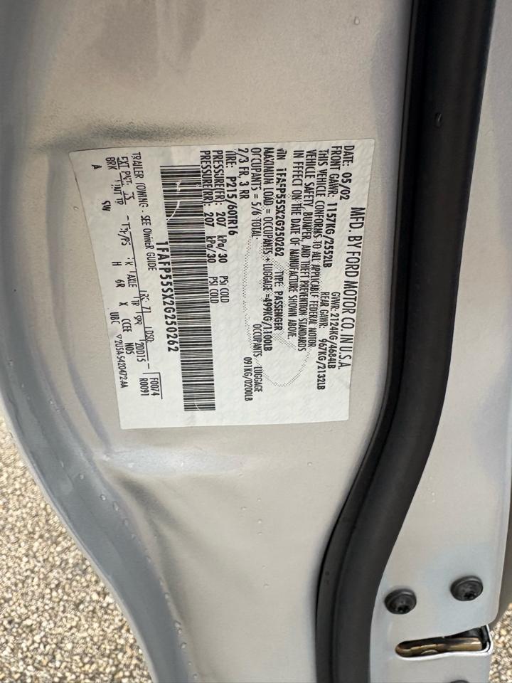 Ford Taurus 4dr Sdn SES Deluxe 2002