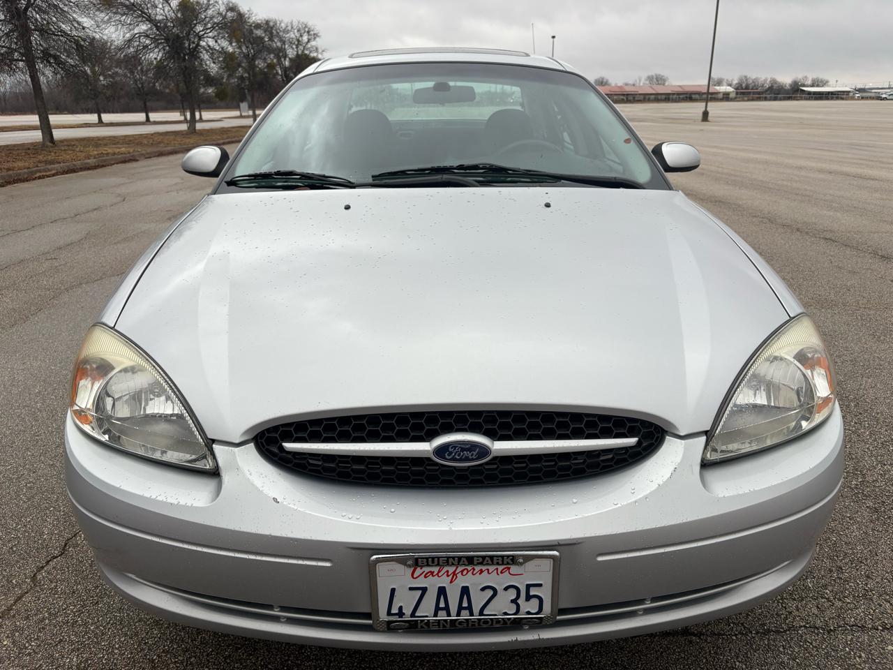 Ford Taurus 4dr Sdn SES Deluxe 2002