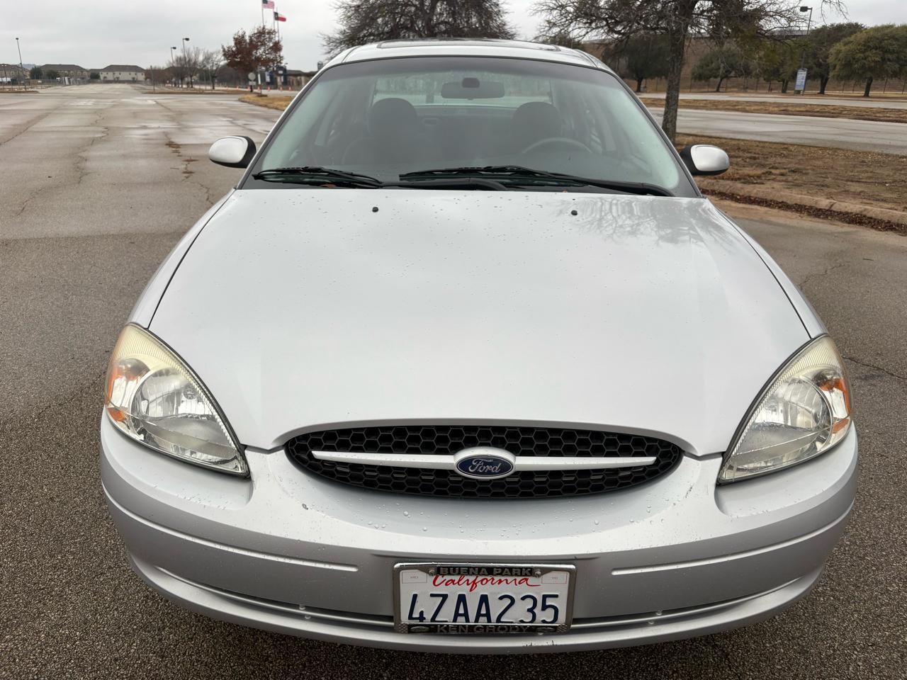 Ford Taurus 4dr Sdn SES Deluxe 2002