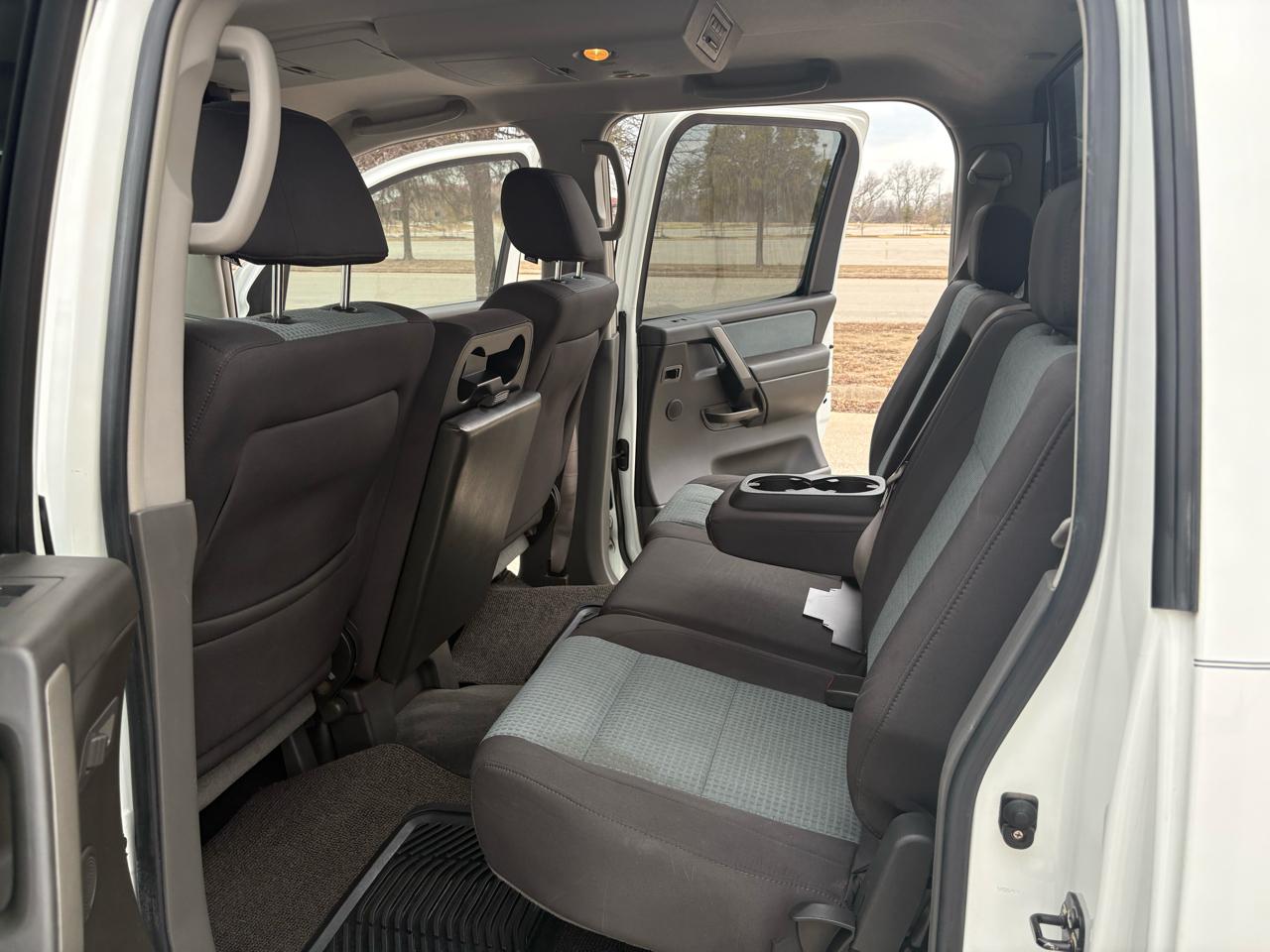 Nissan Titan SE Crew Cab 2WD 2005