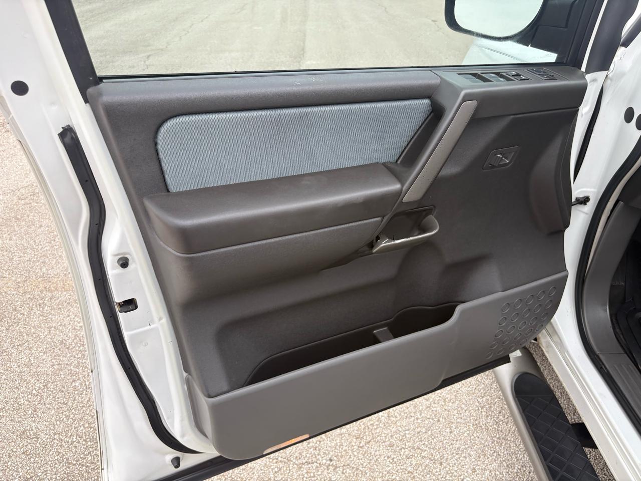 Nissan Titan SE Crew Cab 2WD 2005