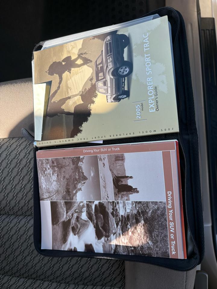 Ford Explorer Sport Trac  2005