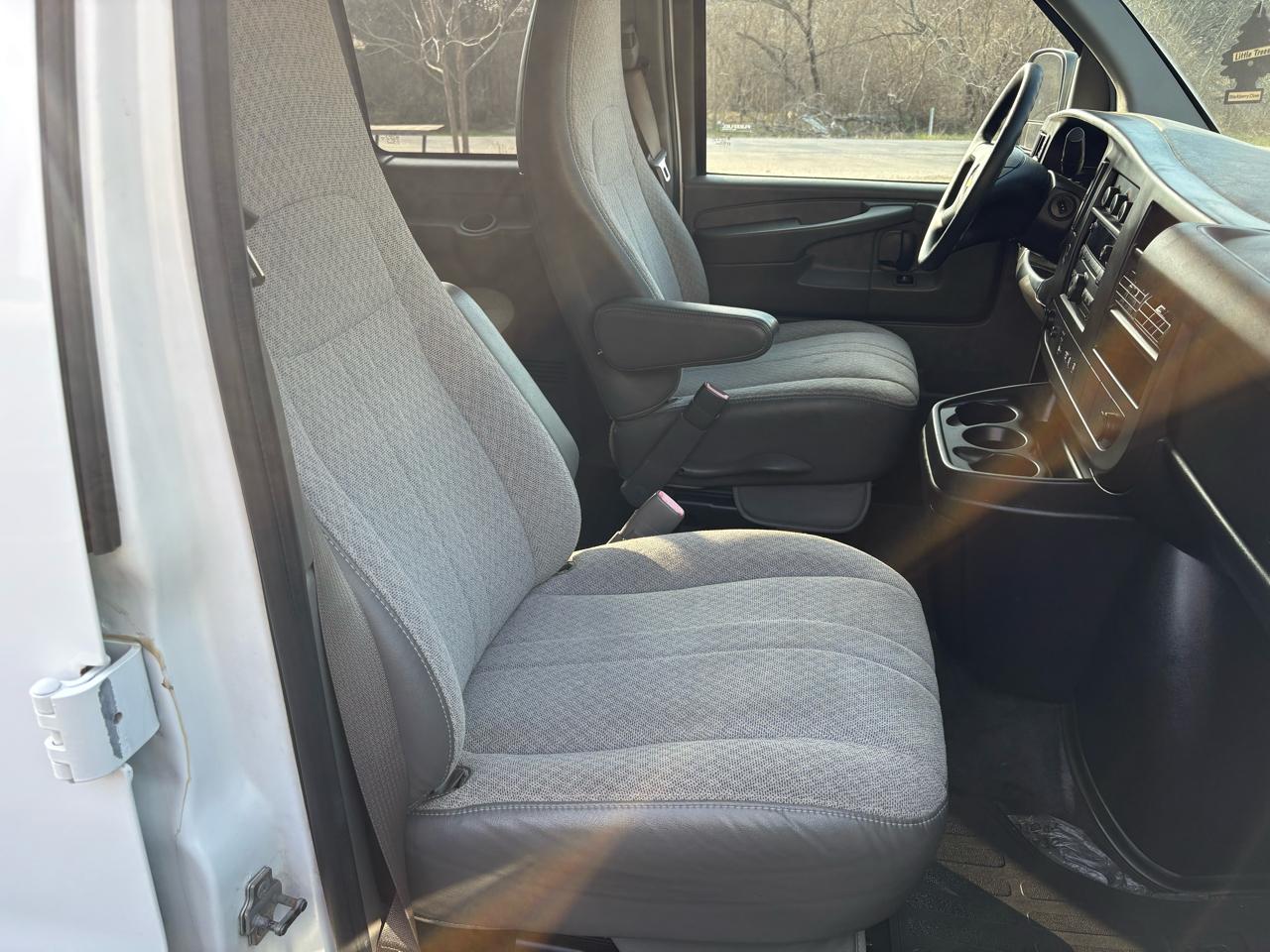 Chevrolet Express Passenger  2013