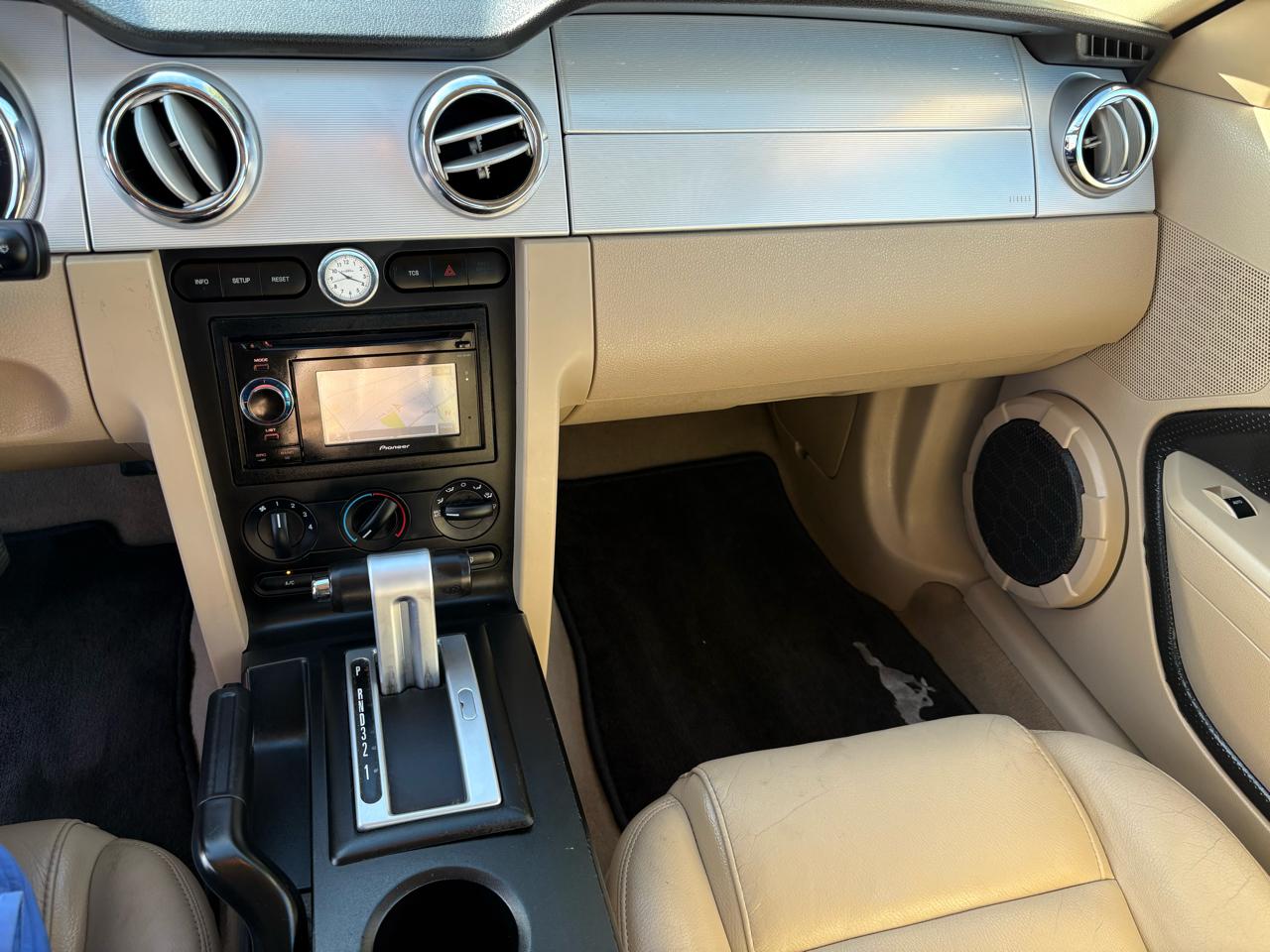 Ford Mustang 2dr Cpe Standard 2006