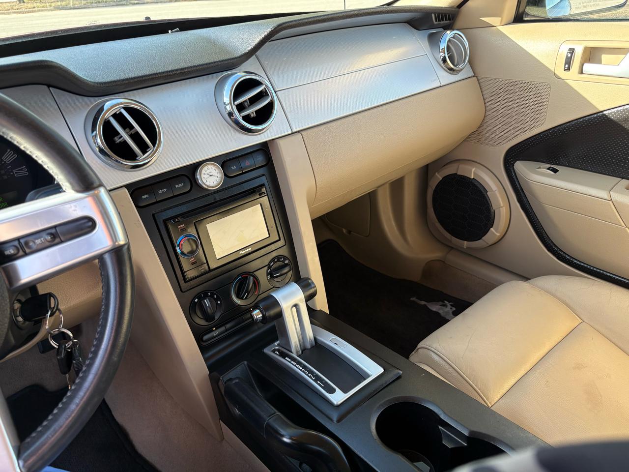 Ford Mustang 2dr Cpe Standard 2006