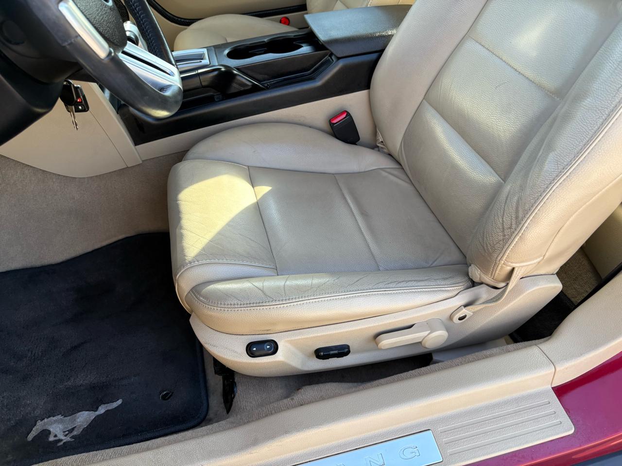 Ford Mustang 2dr Cpe Standard 2006