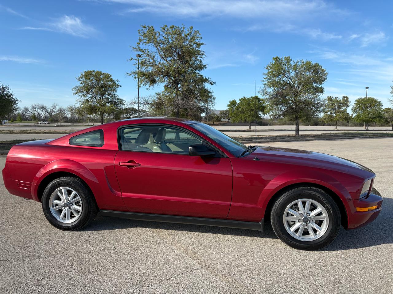 Ford Mustang 2dr Cpe Standard 2006