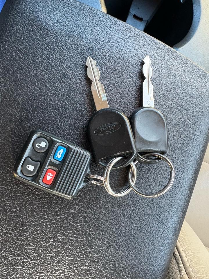 Ford Mustang 2dr Cpe Standard 2006