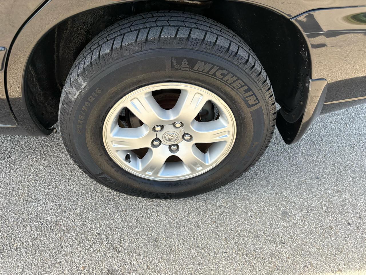 Toyota Highlander 4dr V6 4WD (Natl) 2003