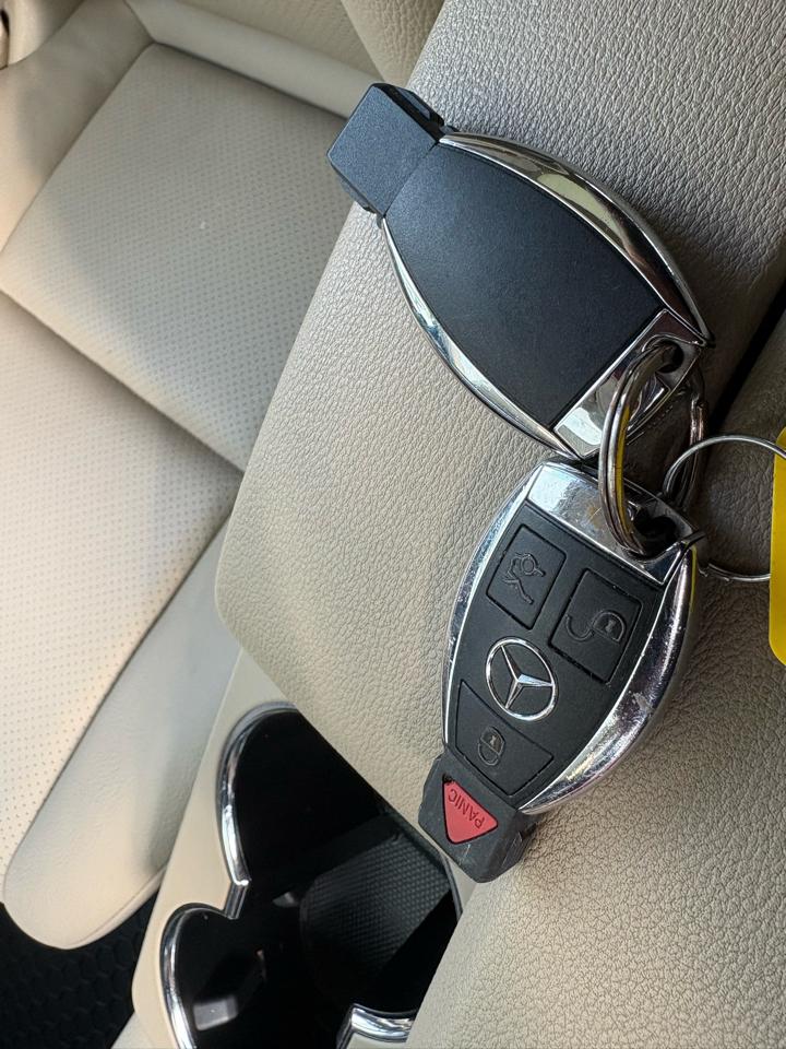 Mercedes-Benz GLK-Class  2012