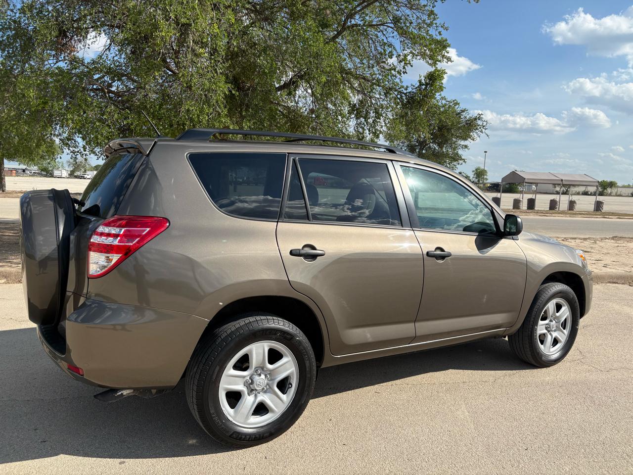 Toyota RAV4  2010
