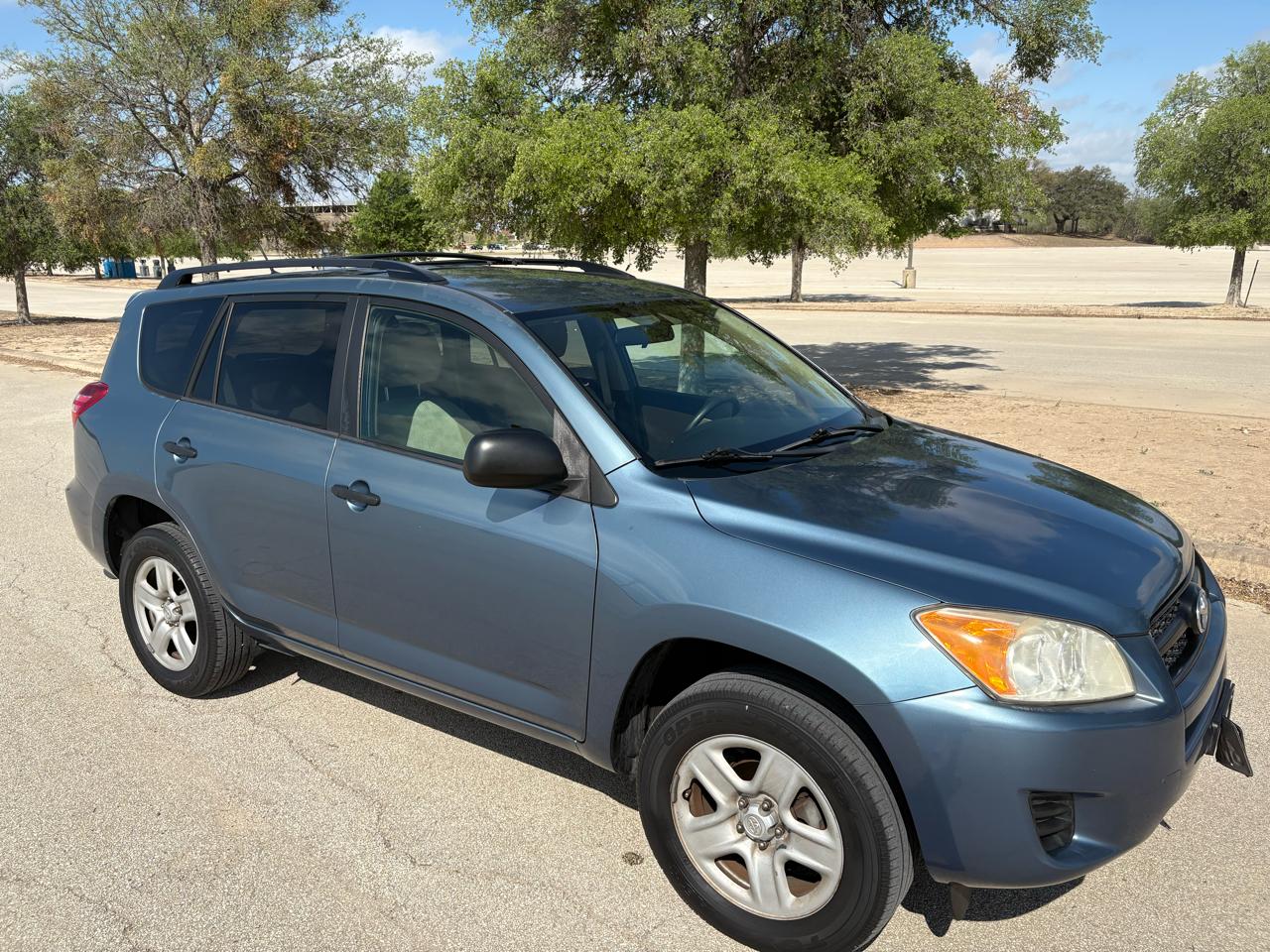 Toyota RAV4  2010