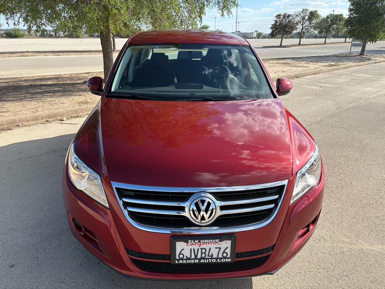 Volkswagen Tiguan  2010