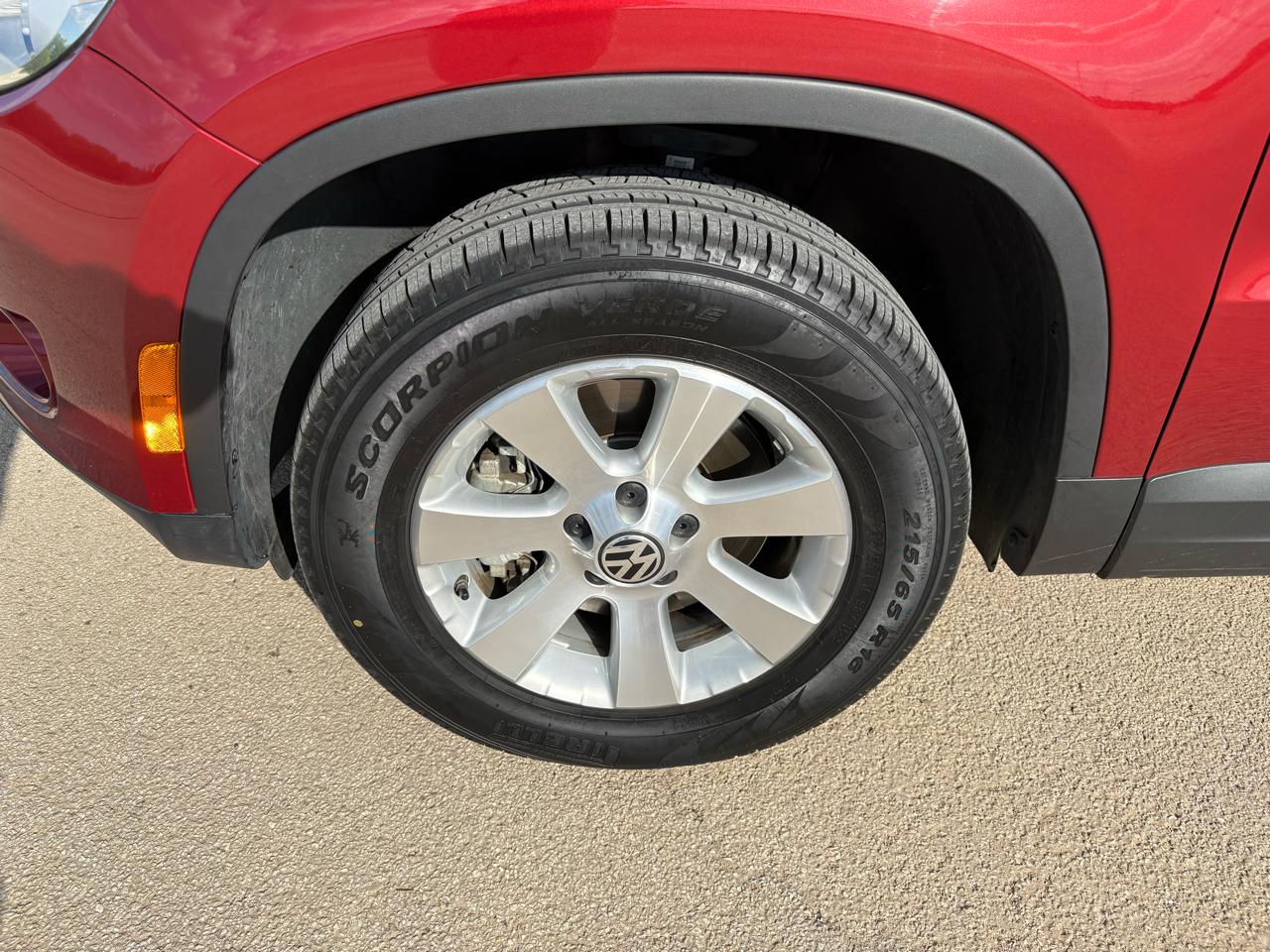 Volkswagen Tiguan  2010