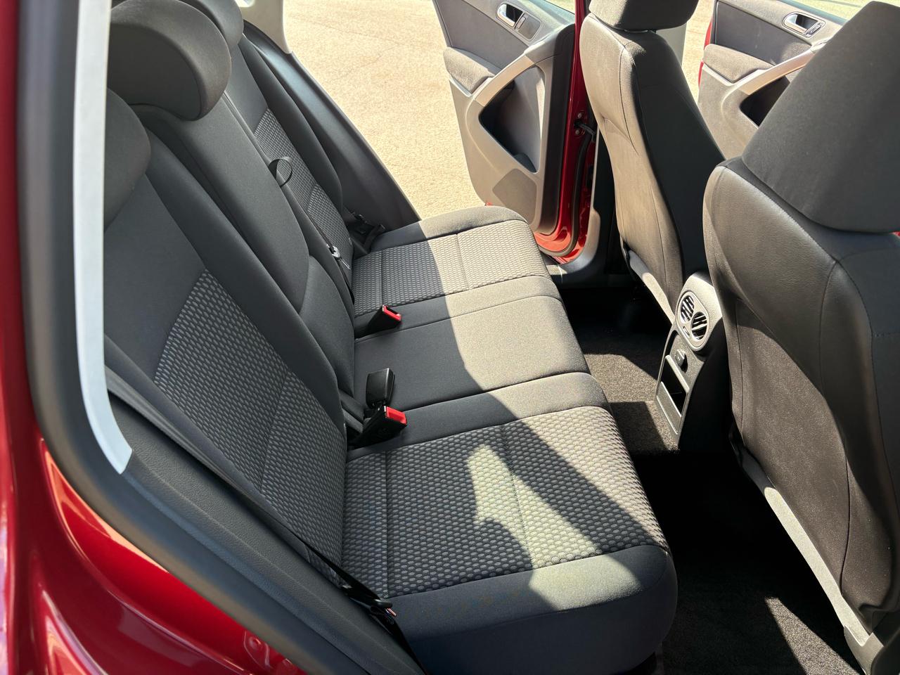 Volkswagen Tiguan  2010