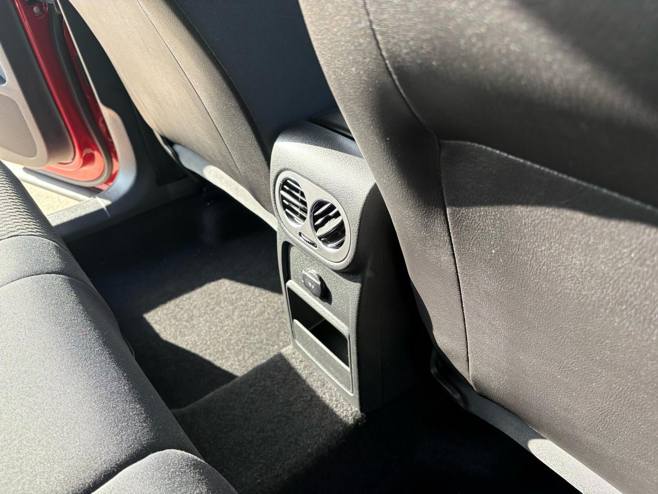 Volkswagen Tiguan  2010