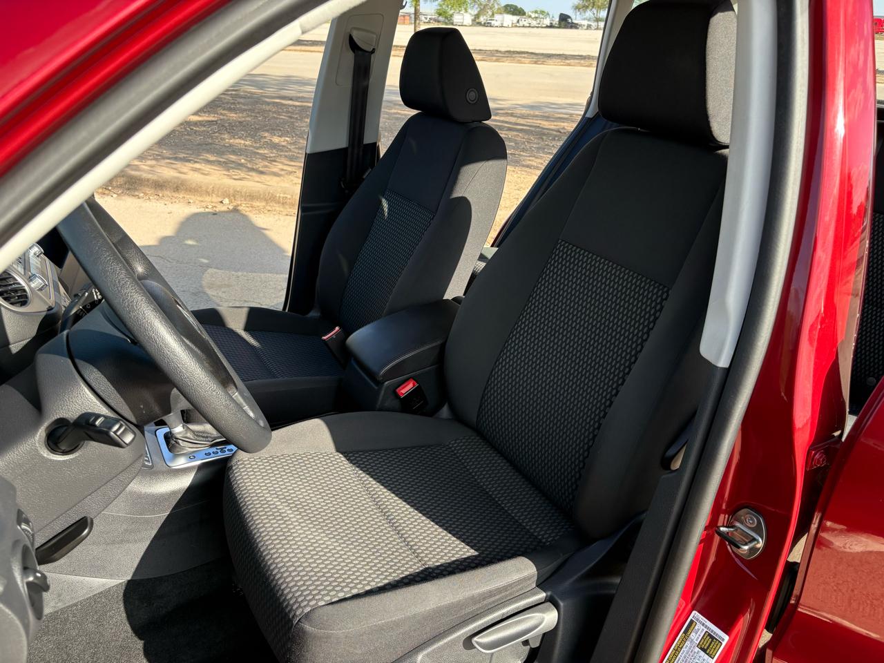 Volkswagen Tiguan  2010