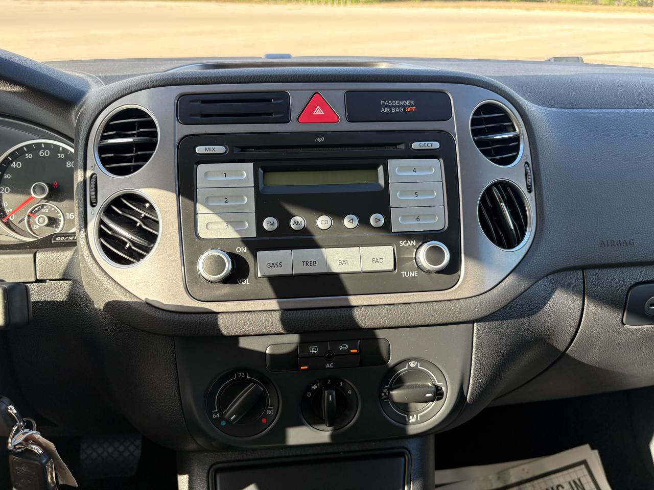 Volkswagen Tiguan  2010