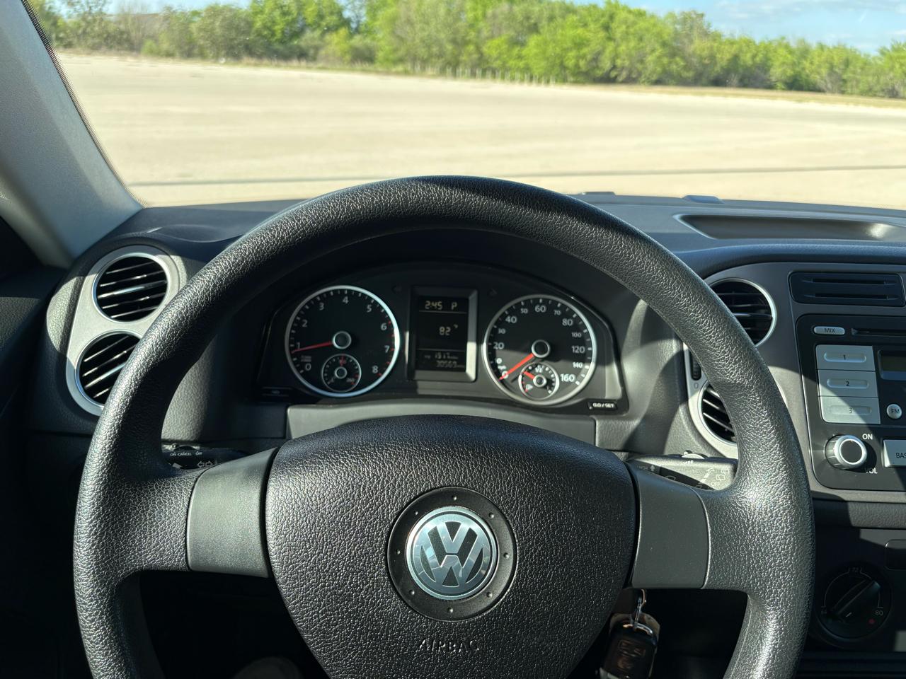 Volkswagen Tiguan  2010
