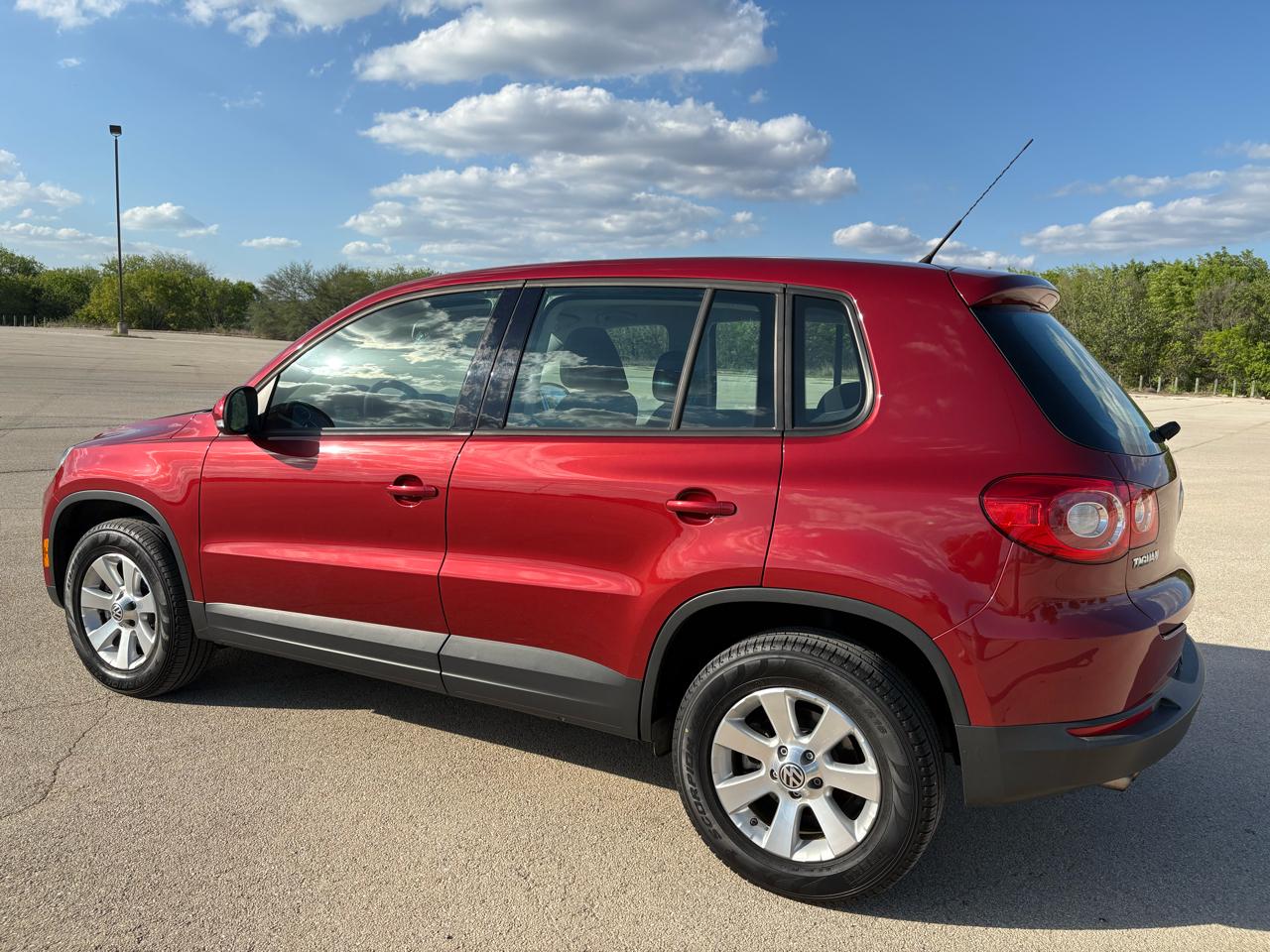 Volkswagen Tiguan  2010
