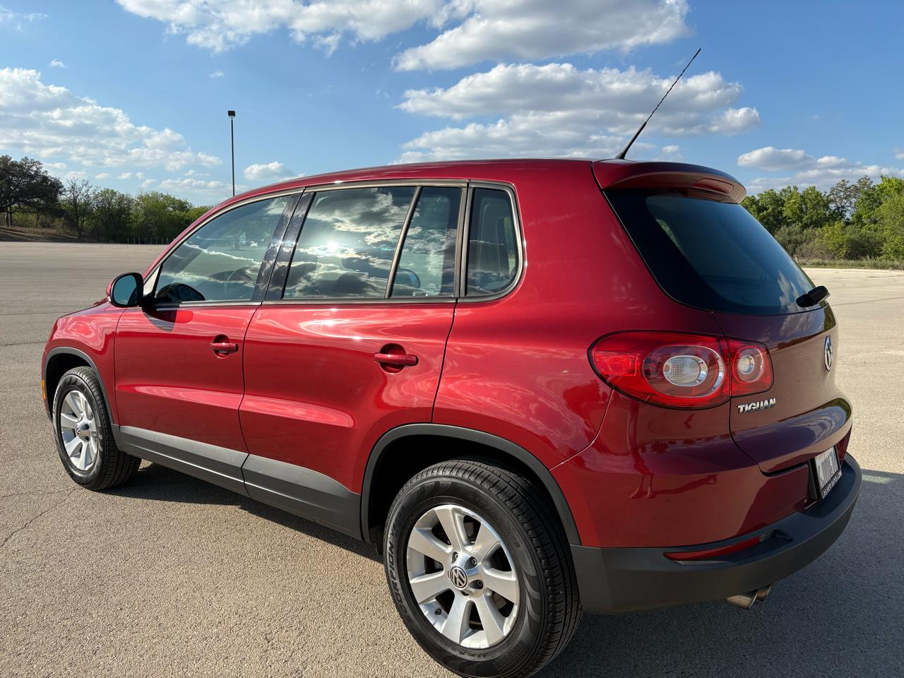 Volkswagen Tiguan  2010