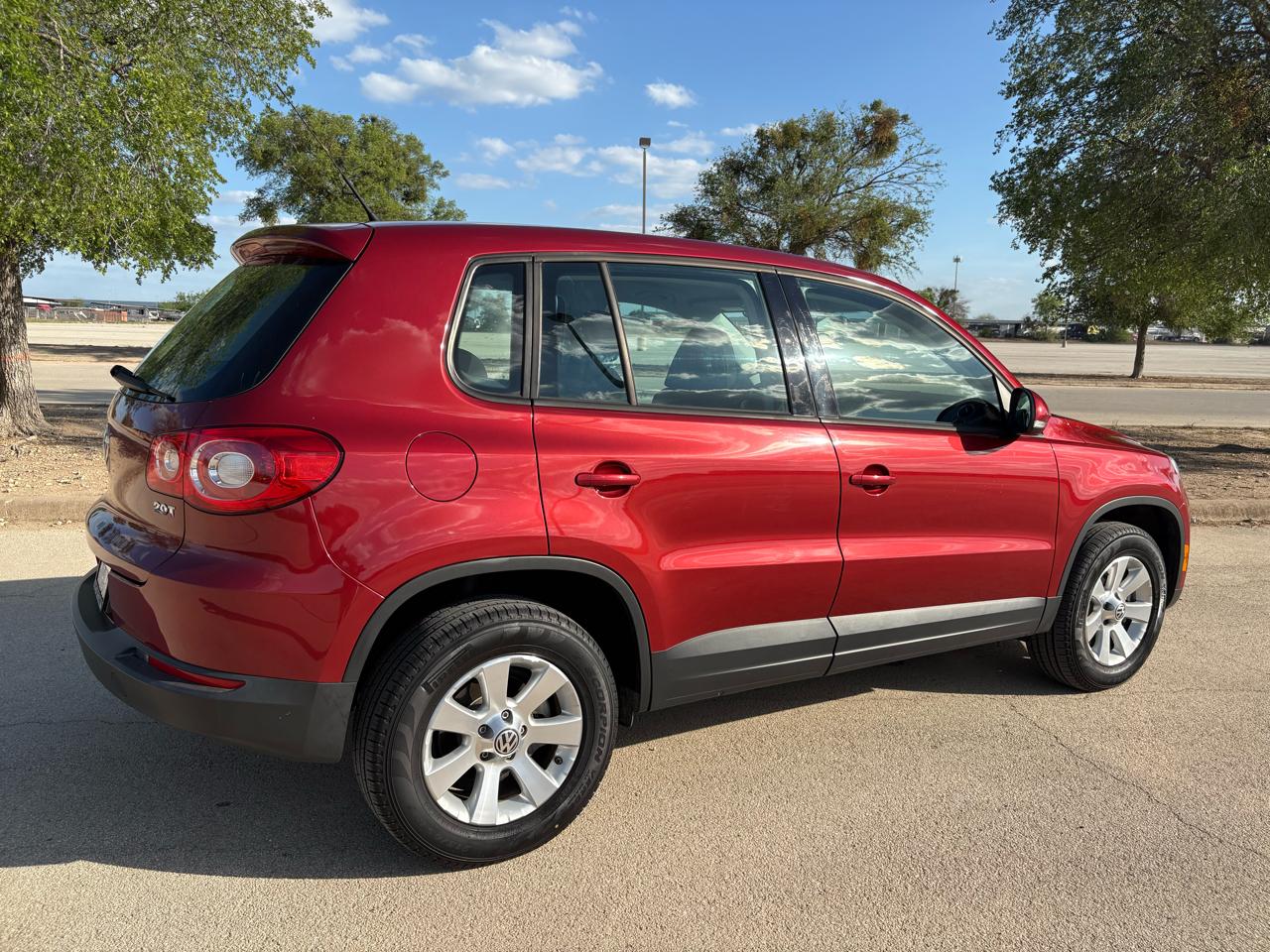 Volkswagen Tiguan  2010