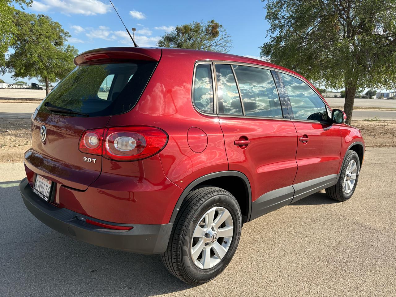 Volkswagen Tiguan  2010