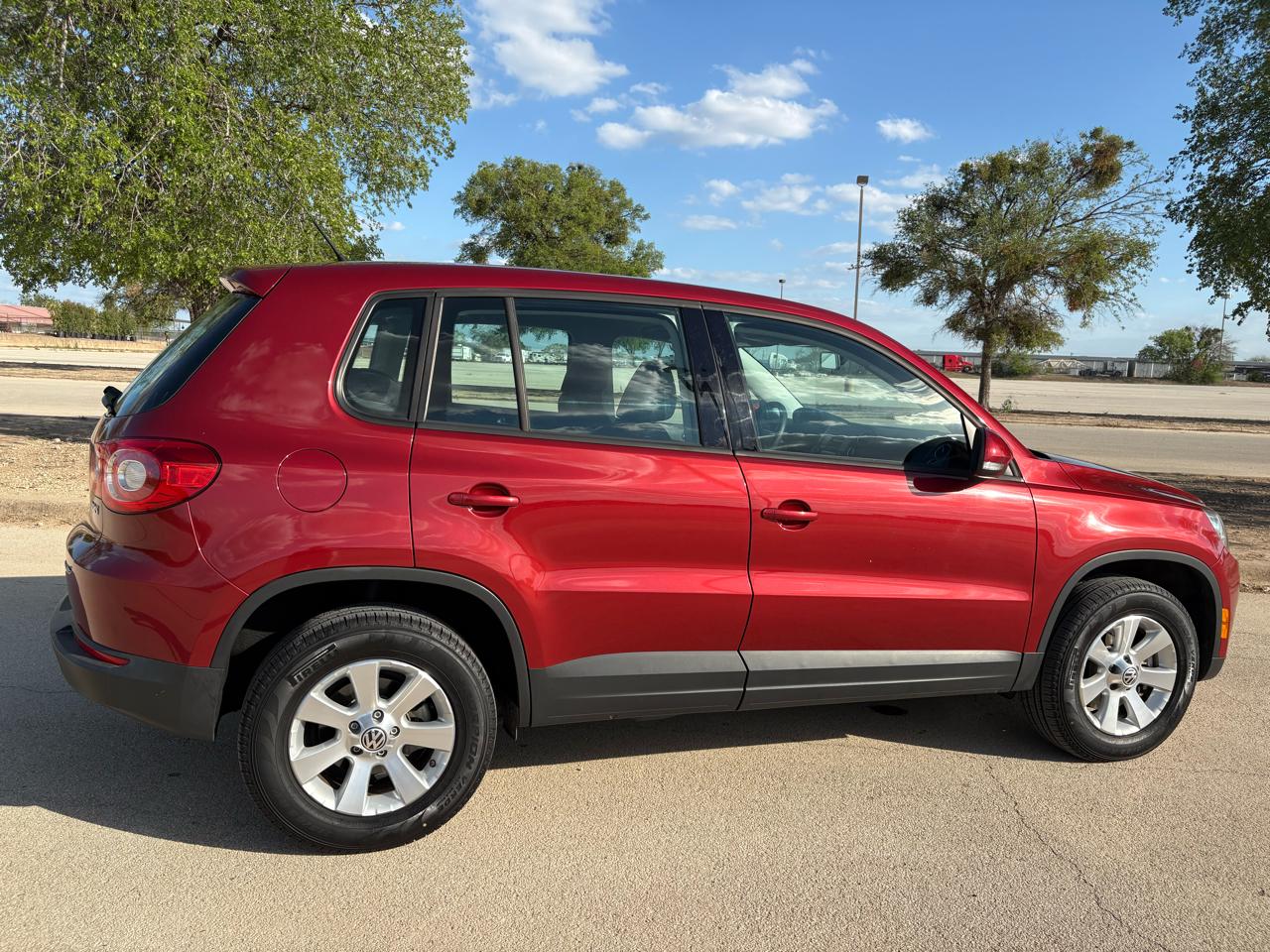 Volkswagen Tiguan  2010