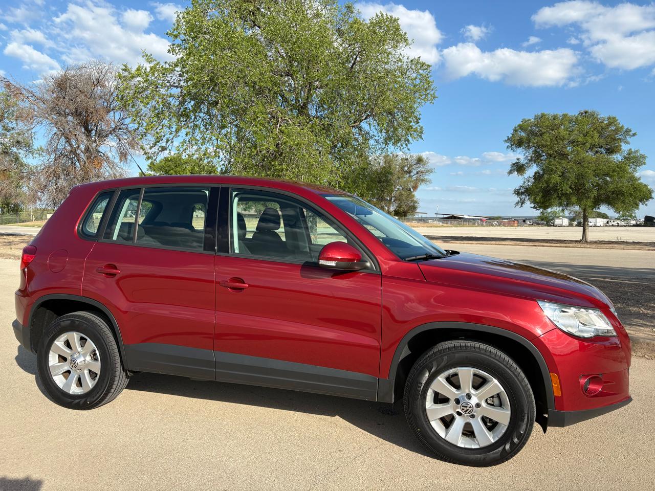 Volkswagen Tiguan  2010