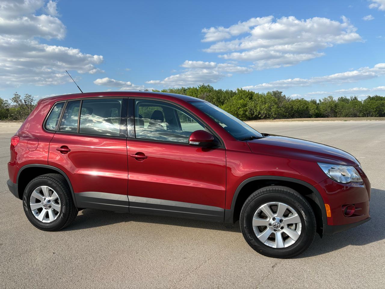 Volkswagen Tiguan  2010