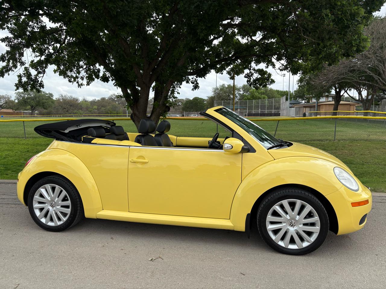 Volkswagen New Beetle Convertible 2dr Auto SE 2008