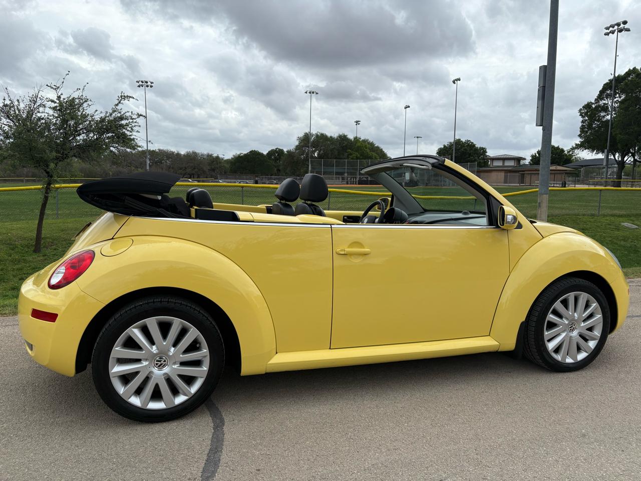 Volkswagen New Beetle Convertible 2dr Auto SE 2008