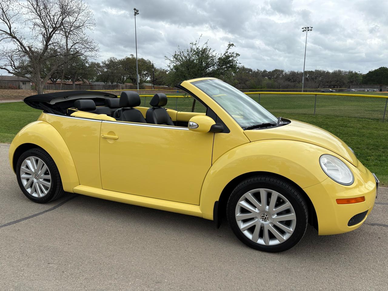 Volkswagen New Beetle Convertible 2dr Auto SE 2008
