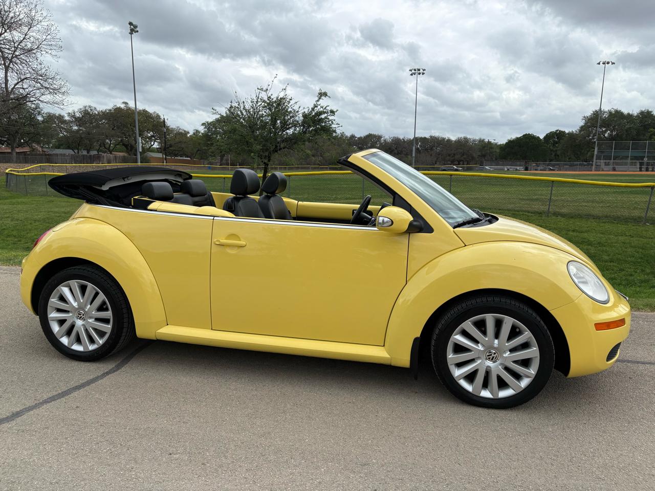 Volkswagen New Beetle Convertible 2dr Auto SE 2008