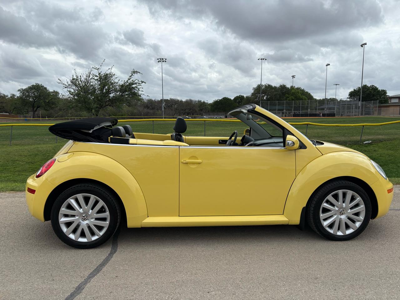 Volkswagen New Beetle Convertible 2dr Auto SE 2008