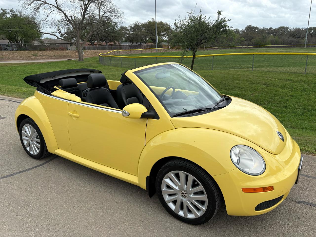Volkswagen New Beetle Convertible 2dr Auto SE 2008