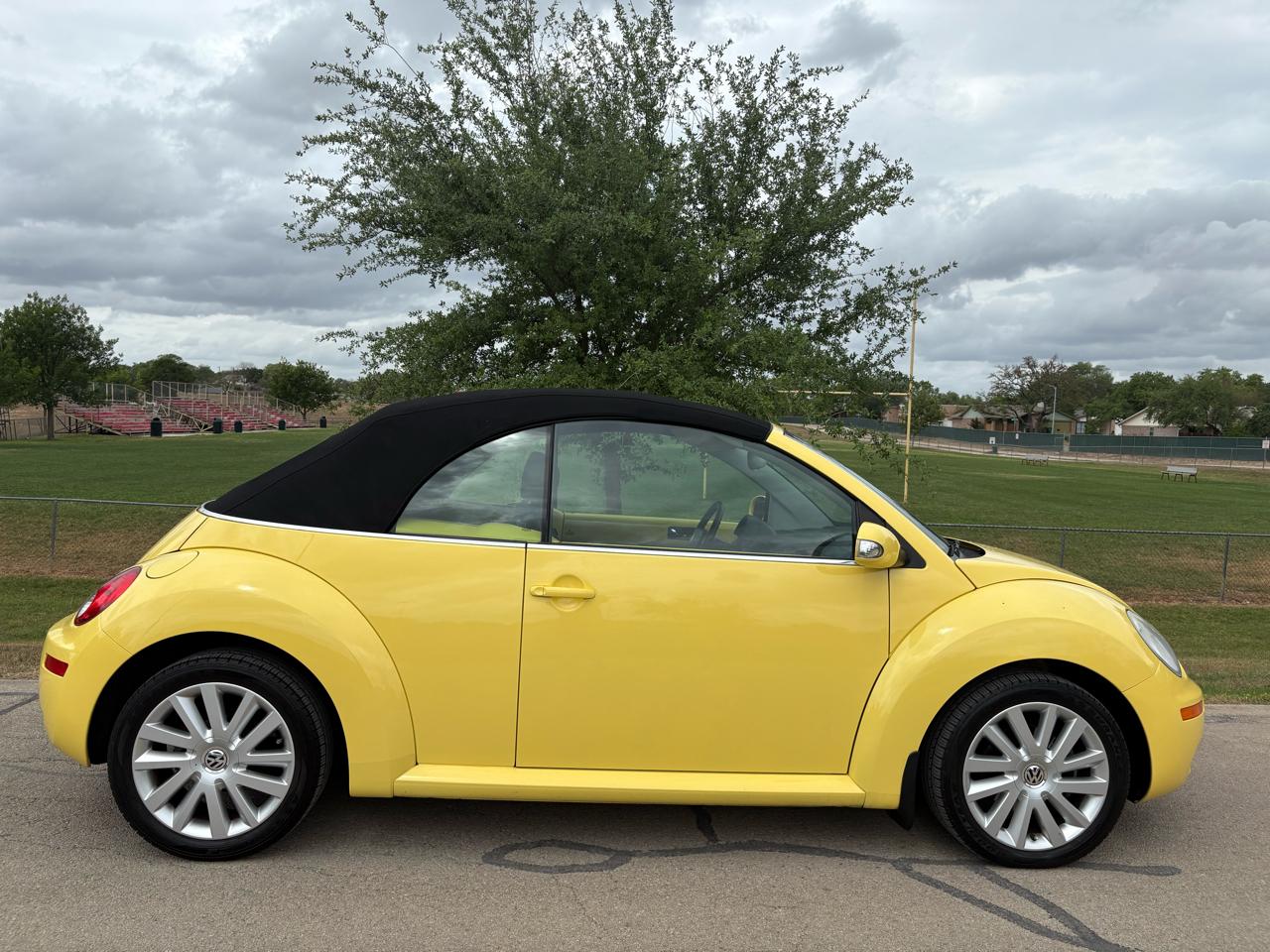 Volkswagen New Beetle Convertible 2dr Auto SE 2008