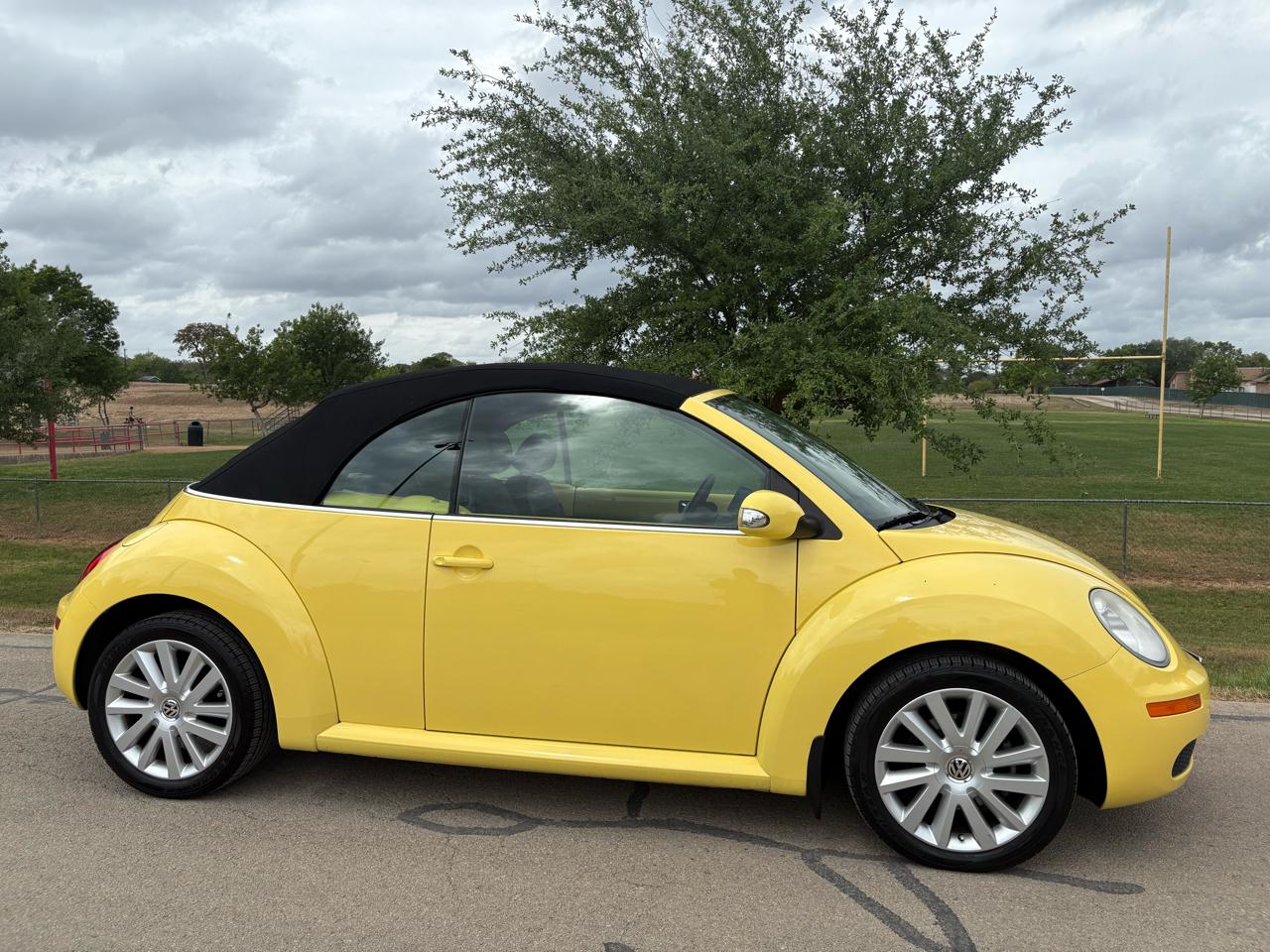Volkswagen New Beetle Convertible 2dr Auto SE 2008