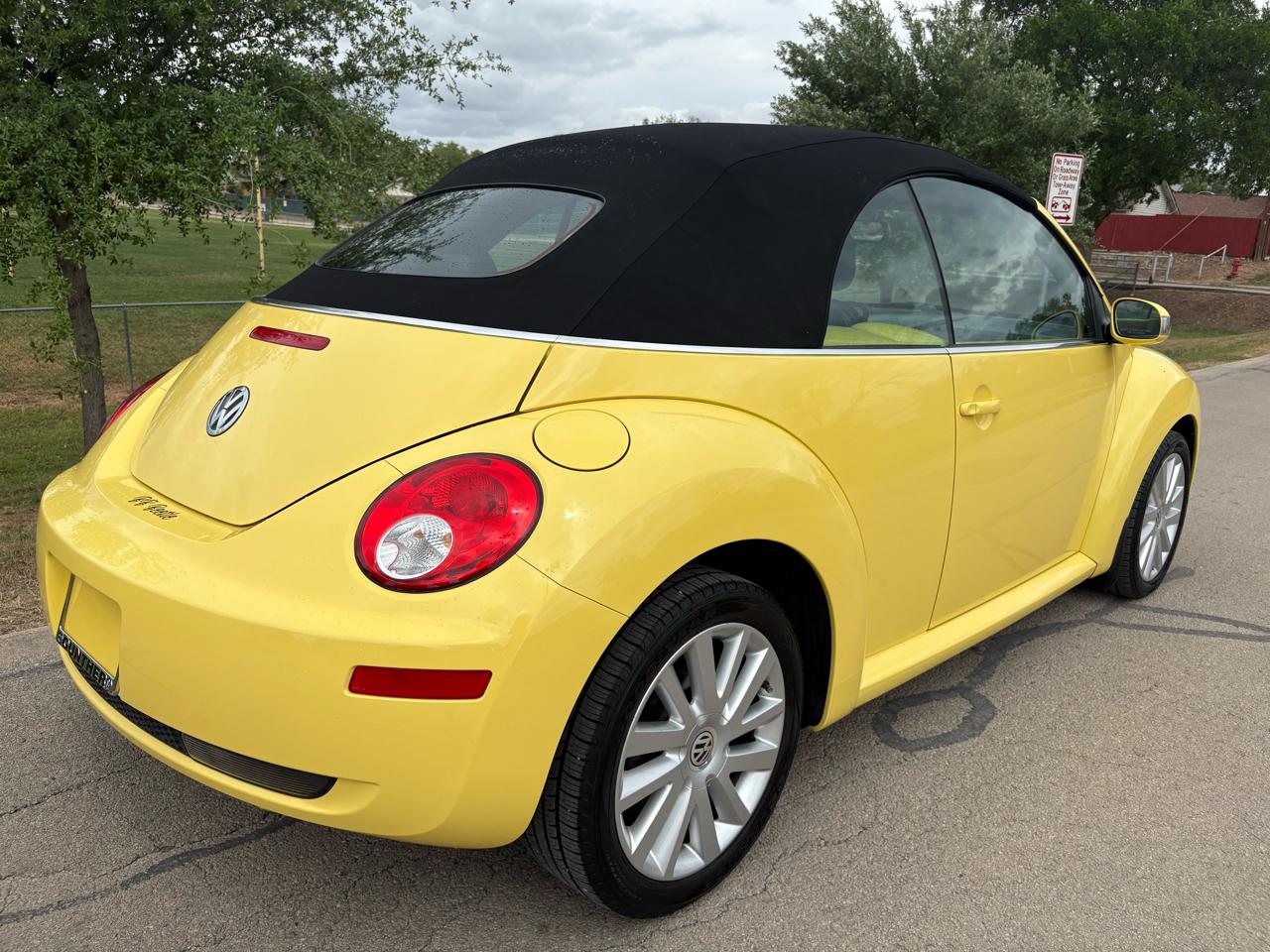 Volkswagen New Beetle Convertible 2dr Auto SE 2008