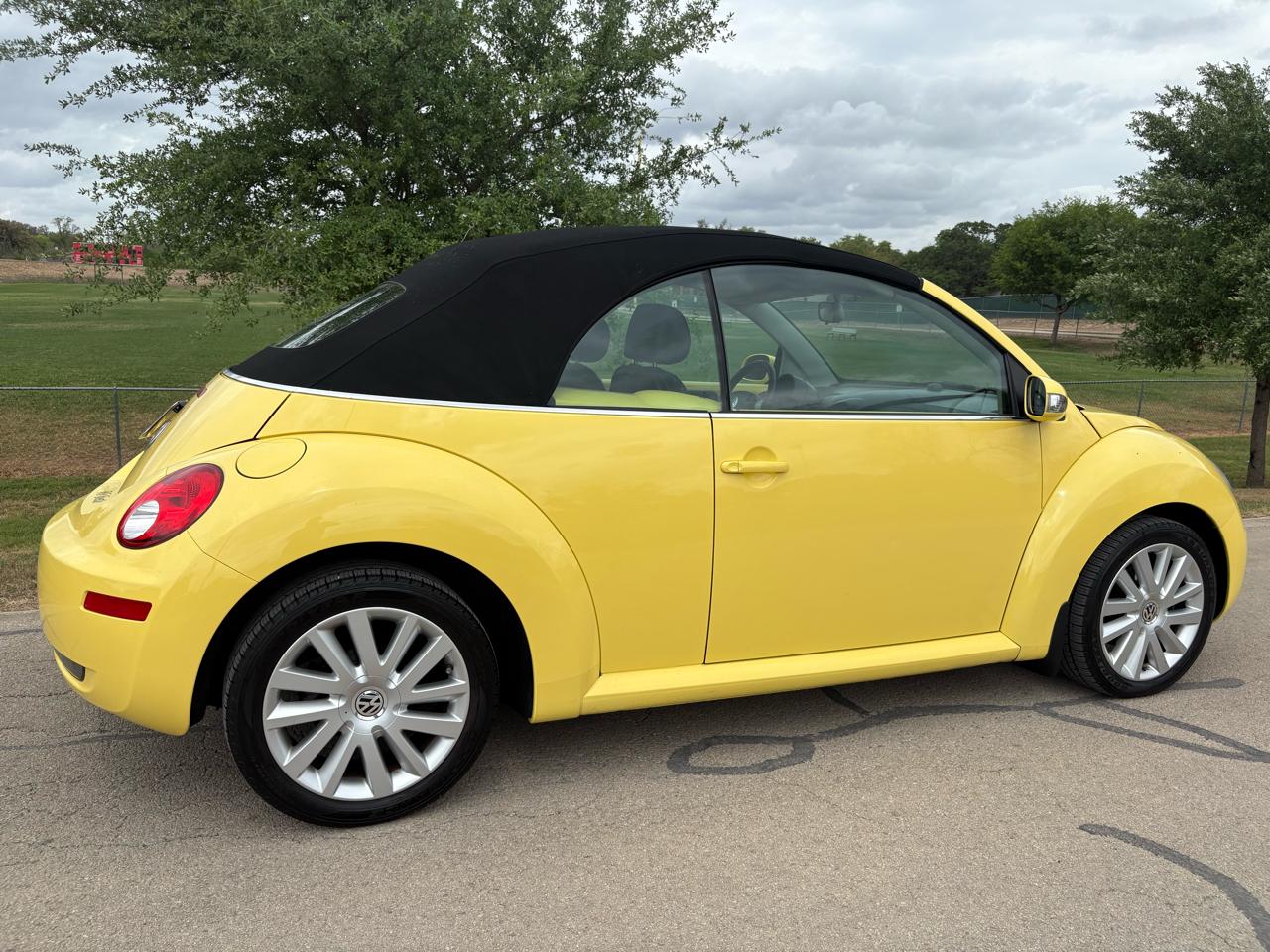 Volkswagen New Beetle Convertible 2dr Auto SE 2008